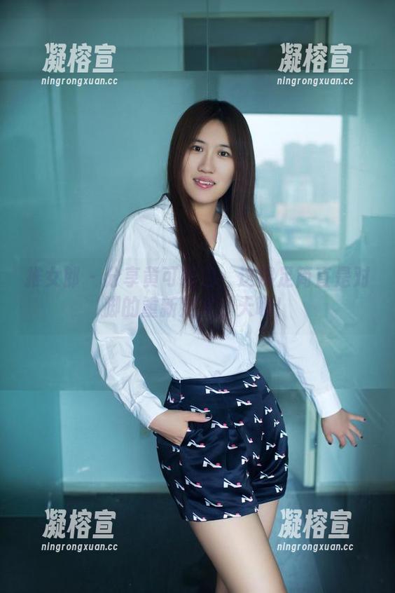 推女郎 - 分享黄可图包：这裸足简直是对脚的重新定义，天哪！