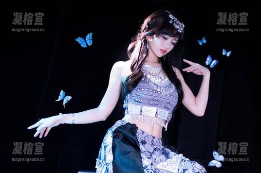 星黛鹿鹿i 最新!星黛鹿鹿i的作品集,化身路人女主英梨梨,皮衣加身,回头率爆表!