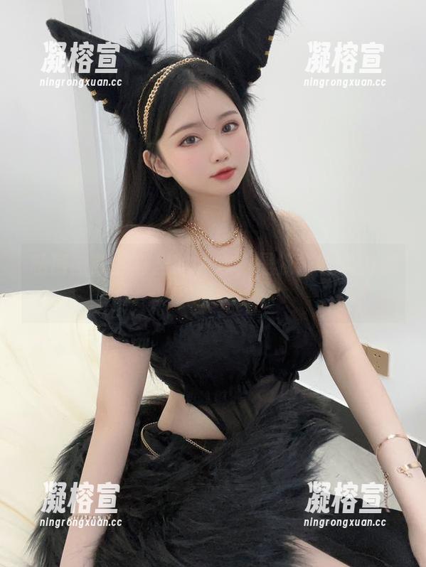 是依酱呀 私房图集世界里的学妹?是依酱呀实力解析!