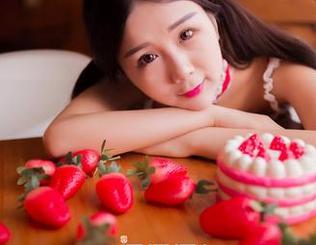 果团网 - 居家照也能有个性:周大萌的私拍,美图中的随意与不羁