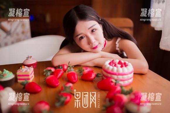 果团网 - 居家照也能有个性：周大萌的私拍，美图中的随意与不羁