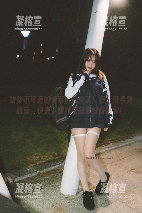 柒柒不可爱 柒柒不可爱的海军图包来了!很久没看到的蓝,快来下载并提前备好防晒霜!