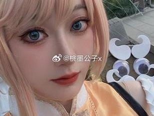 桃墨公子放出的原图,本该是小铃铛的写真,突然让我猜测这究竟是在哪儿拍的呢?