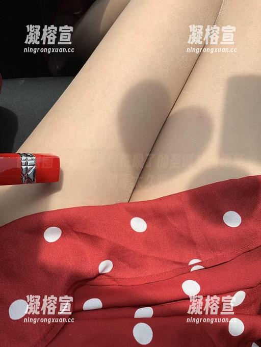 桃脱了 微密圈 - 抢先看!桃脱了的圣诞美图更新,别等太久哦