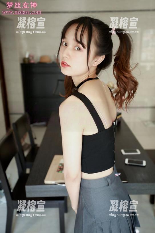 梦丝女神 - 一个疯子的衣柜？宁夏最新裤里丝美图来了，准备好瞧瞧吧！