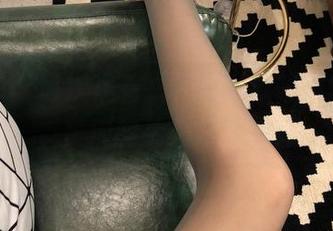 微密圈 - 每次观看“梦里一只喵”的作品,车内丝袜都让我心痒