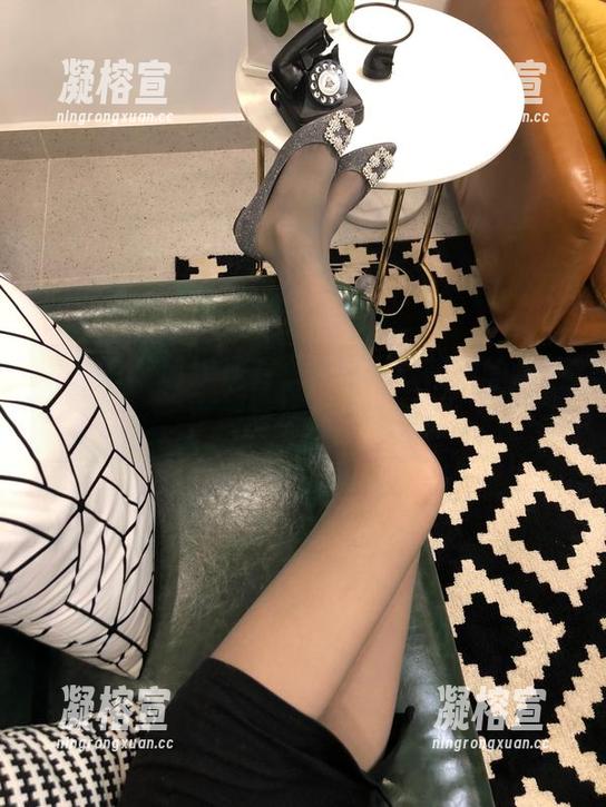 梦里一只喵 微密圈 - 每次观看“梦里一只喵”的作品,车内丝袜都让我心痒