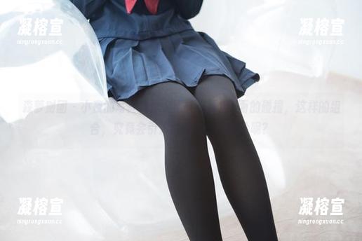 森萝财团 - 小夜的写真新作，黑丝与厚黑砕面的碰撞，这样的组合，究竟会引发怎样的福利体验呢？