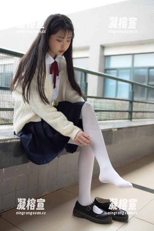 森萝财团 白丝与腿控,这个图包要不要献给我爱的它?森萝财团你太会了。
