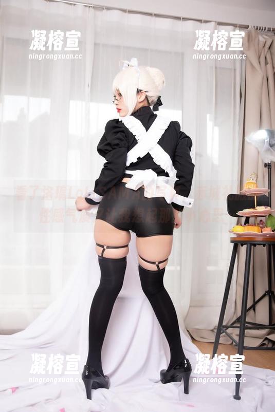洛璃LoLiSAMA 看了洛璃LoLiSAMA的写真,赤城礼服的性感气质又让我想起那些小心思…