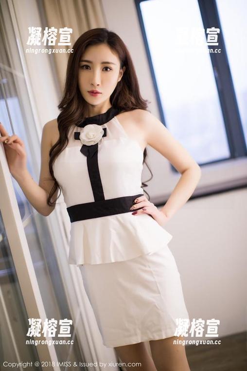 爱蜜社 - 酥小白的写真集：女王在自信中随意摆Pose，分享一点小心机