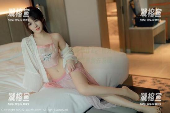 秀人网 - Angela喜欢猫的粉色作品，图片中似乎总有些细腻的小玩意儿在等我去发现