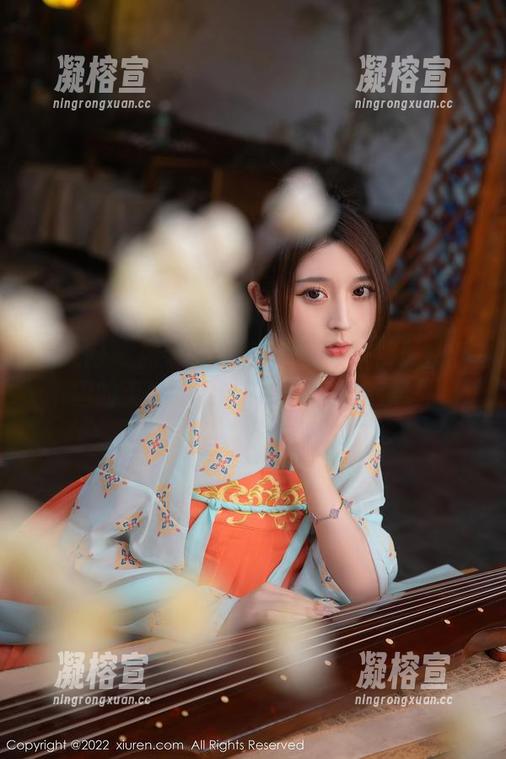 秀人网 - 加朵babe和她的牛仔裤：从原图的无惧到精选的挑衅，总有意外