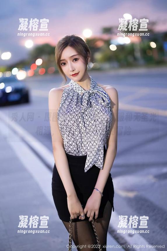 秀人网 - 原图里的叶梦轩，礼服和无圣光相遇，像是一场色彩的冒险