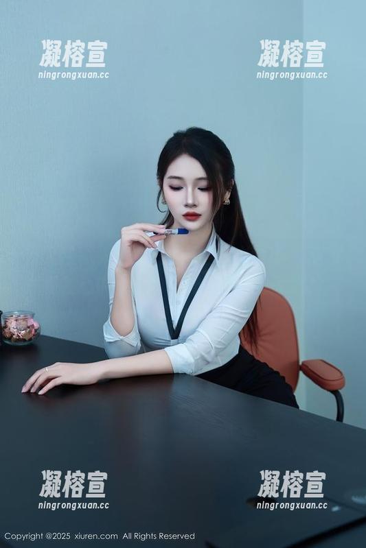 秀人网-大美妞儿 秀人网 - 大美妞儿的轻盈空姐写真,这就是我心中憧憬的模样,快来分享吧!