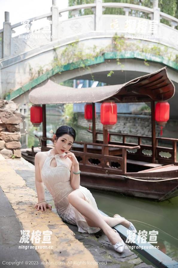 秀人网 - 拍照美如画，原图展示奶芙乔乔的旅拍奇迹！