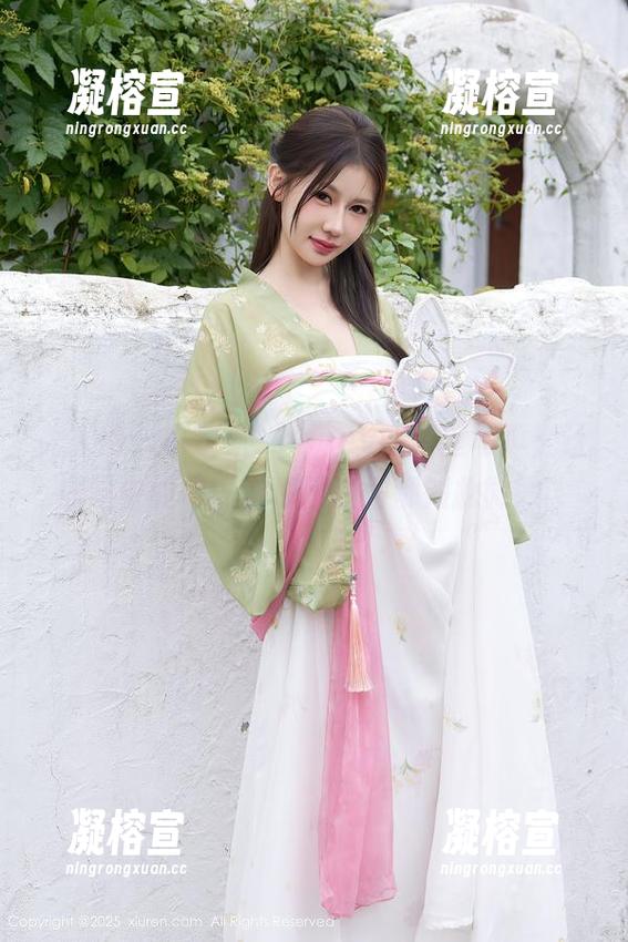 秀人网 - 小蛮妖_honey的浴室写真：让原图中的每一次呼吸变得都如此微妙。