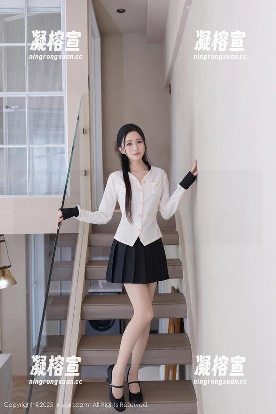 秀人网 - 张庭蓉的少女味私房美图，时而甜蜜，时而轻盈，真让人想要一整本人像画册。