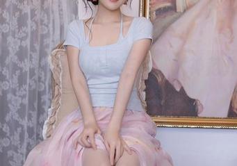 秀人网 - 美图中的李若汐,女神范儿她真会拿捏。