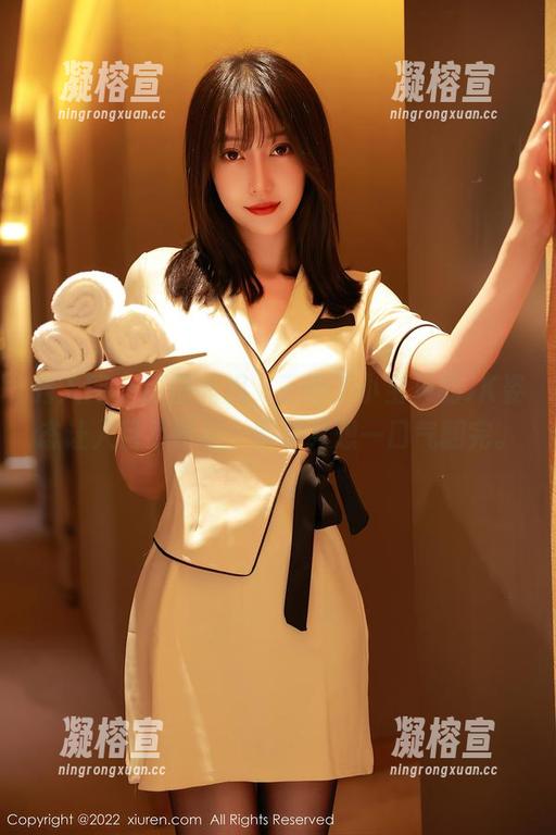 秀人网 - 原图亮相，王俪丁小宝贝的JK姿态让人目不转睛，图册只想一口气翻完。