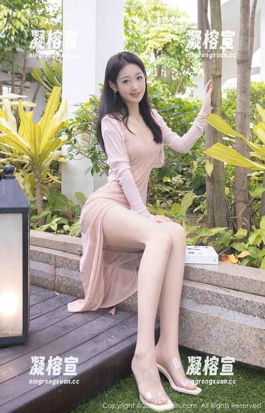 秀人网 - 看甜白酱秘书图集，哦，这是什么神奇的办公室？我从来没见过这样…
