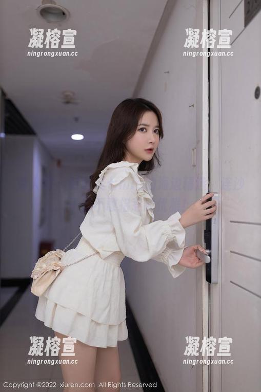 秀人网-美七mia 秀人网 - 时髦美七mia的海边精选,连沙子都不敢招惹的优雅!