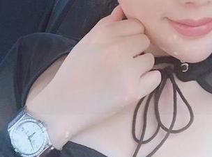 微密圈 - 在无聊的角落,童小芯的黑丝吊带写真泛着懒散的光!