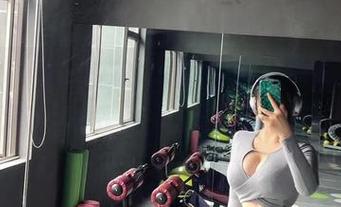 微密圈 - 童小芯的短裤搭配,原图线上找,就等你下载体验“时尚小窍门”!