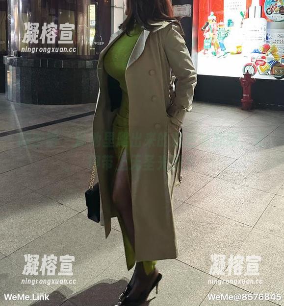 微密圈 - 泳池里爬出来的紫色哒豚豚，记得带上无圣光图片