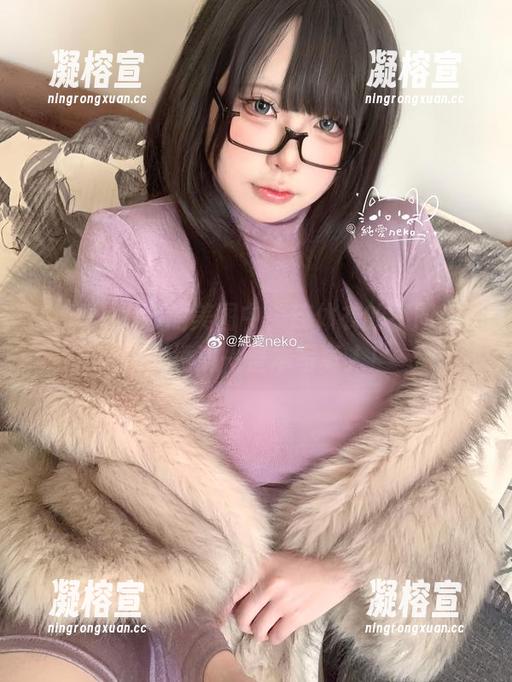 在纯爱neko的美图中，连体衣的不同姿态我能绣满一整本写真人！