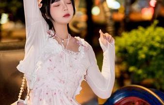 落落Raku来啦,LilyWhite这个名字听着真像哪个小镇的咖啡馆,快去下载一张试试!