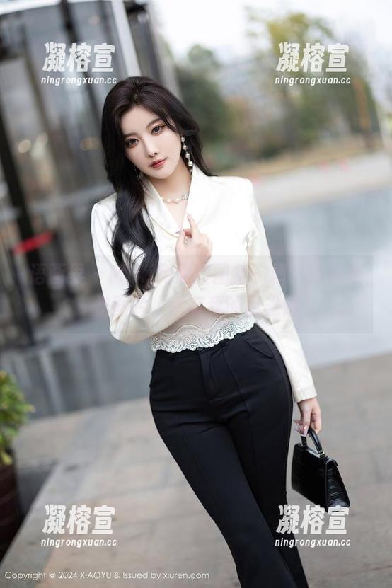 语画界-Miki兔 语画界 - Miki兔黑丝图集,精选的不止是图片,还有我的目光哦