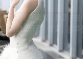 语画界 - 美图引人遐想,雅雯在连体衣里的每个姿势都是瞬间,咋办,根本不想眨眼