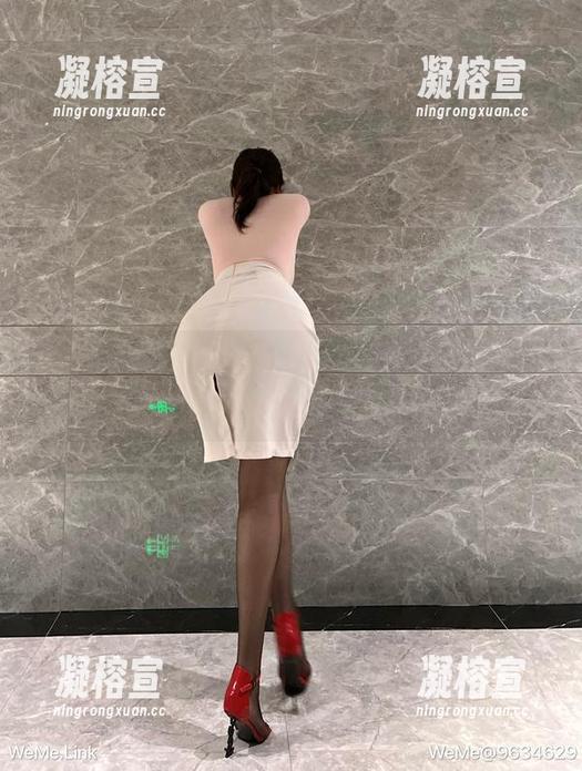 微密圈 - 当迷人的五姨太穿上渐变丝袜，原图给你不一样的视角