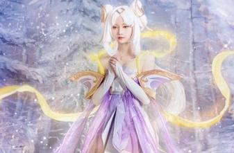 来一波高清图集,露儿大魔王的礼服选择有趣又个性,轻松抓住眼球。