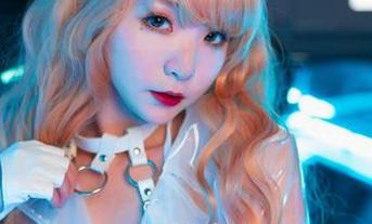 忘记皇后了,快来看青水百合子的最新版写真集“女王”!