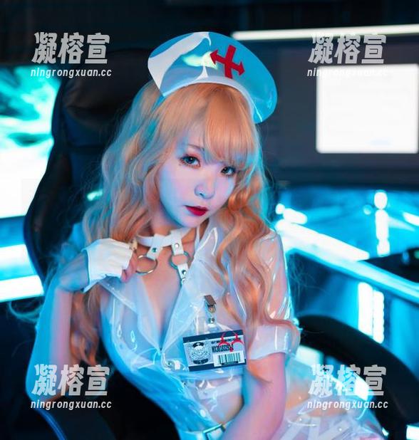 忘记皇后了，快来看青水百合子的最新版写真集“女王”！