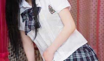 魅妍社 - 转身就看见了九儿的修女,原图中有种不可言说的张力,还好我离屏幕不远。