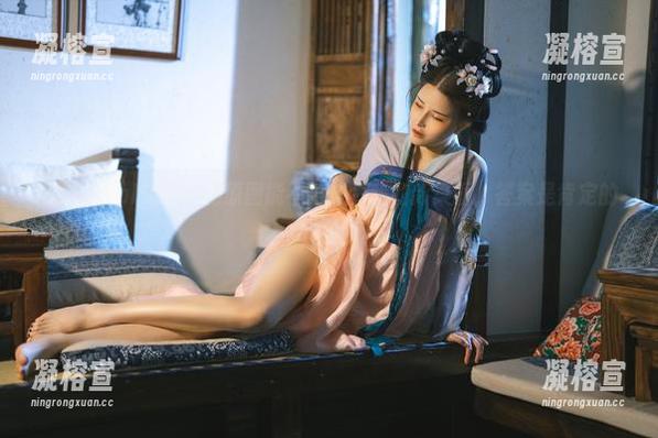 鹿八岁baby短裤的原图能不能成为我的新桌面，答案是肯定的，腿也是啊！