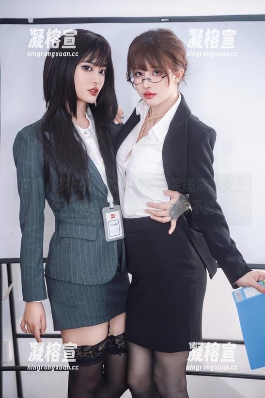 在鹿八岁baby的领地，她完美演绎女王角色，图库和写真让人欲罢不能。